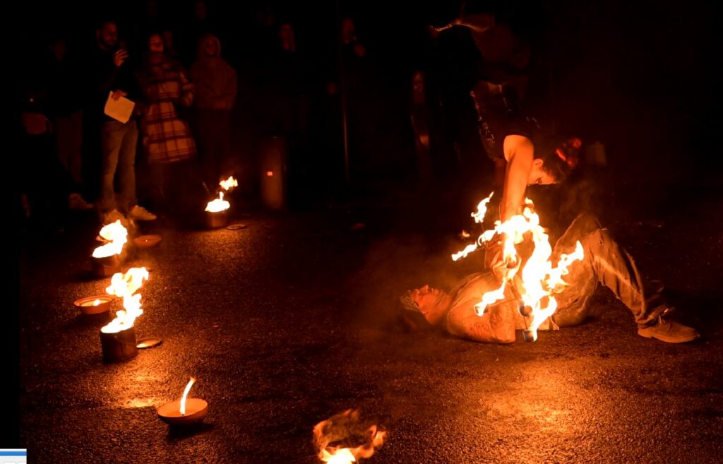 Fire acts duo acro dragonstaff2